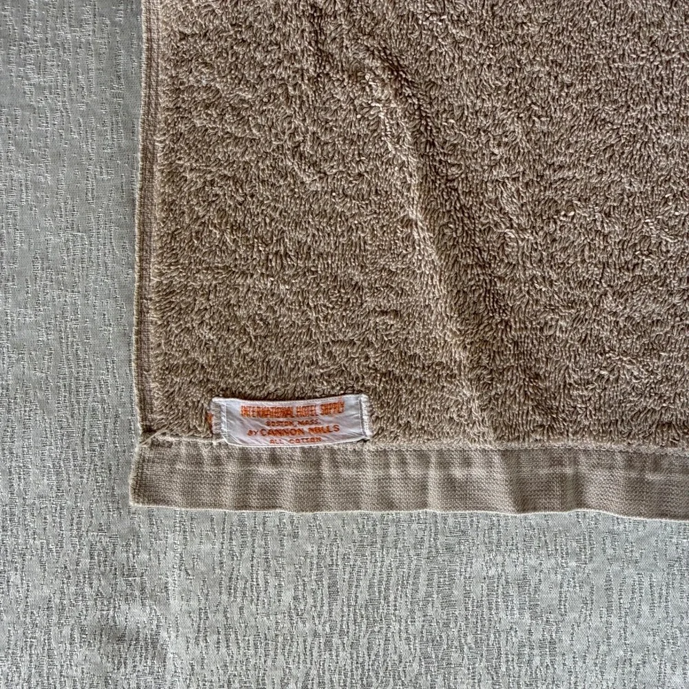Vintage Cannon Mills International Hotel Supply Sheraton Bath Towel‎ USA